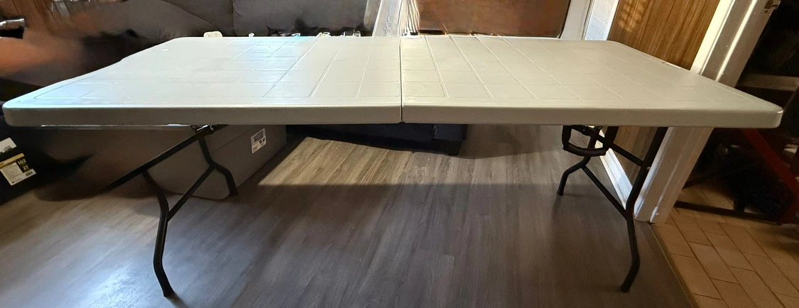 Picnic table