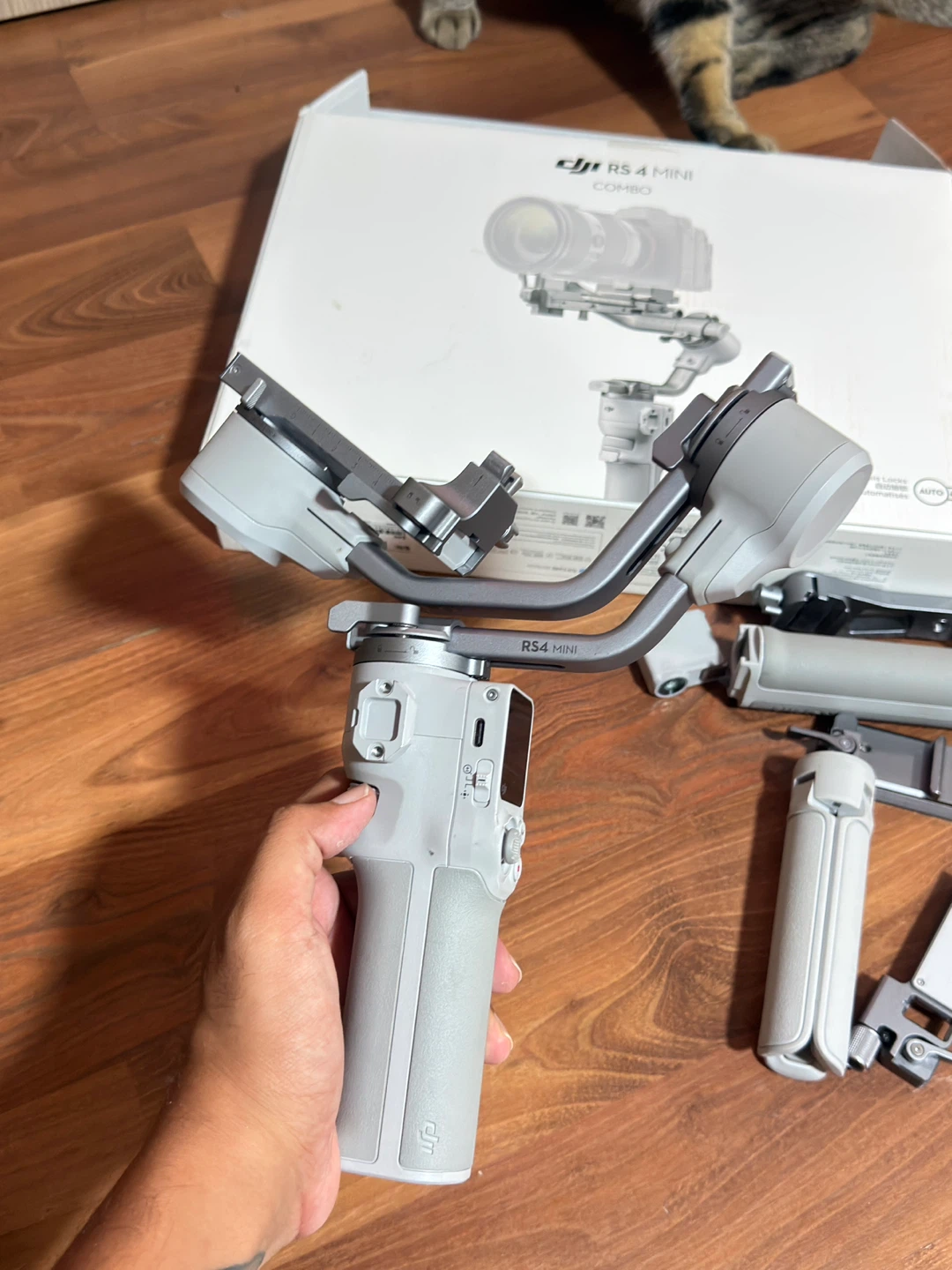 DJI RS 4 Mini Combo Gimbal - photo 4