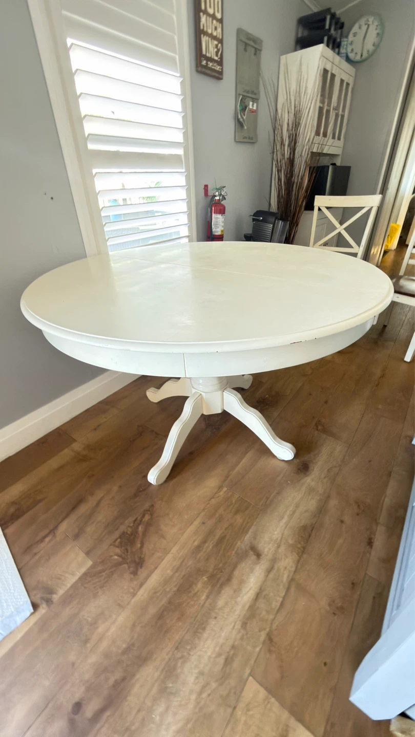 White Pedestal Dining Table - photo 5