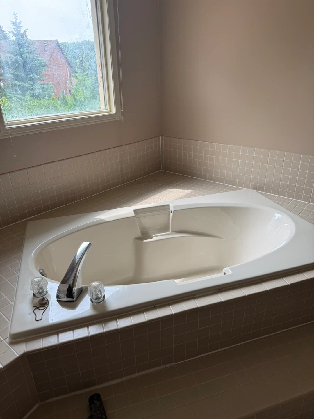 Free drop in bathtub  with Faucet