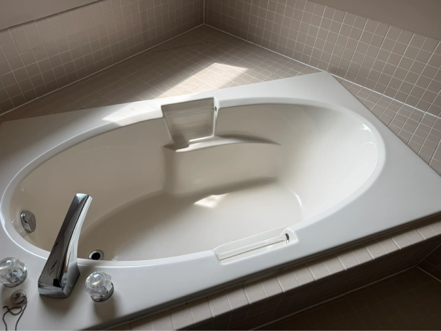 Free drop in bathtub  with Faucet - photo 2