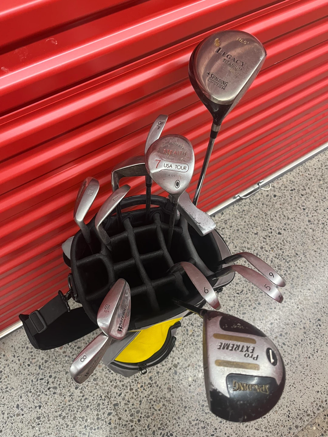 TaylorMade Golf Bag with Spalding & other clubs - photo 3