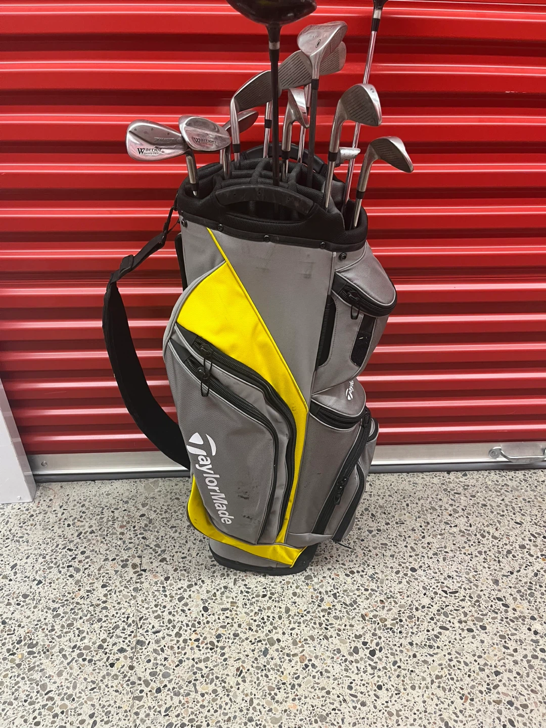 TaylorMade Golf Bag with Spalding & other clubs