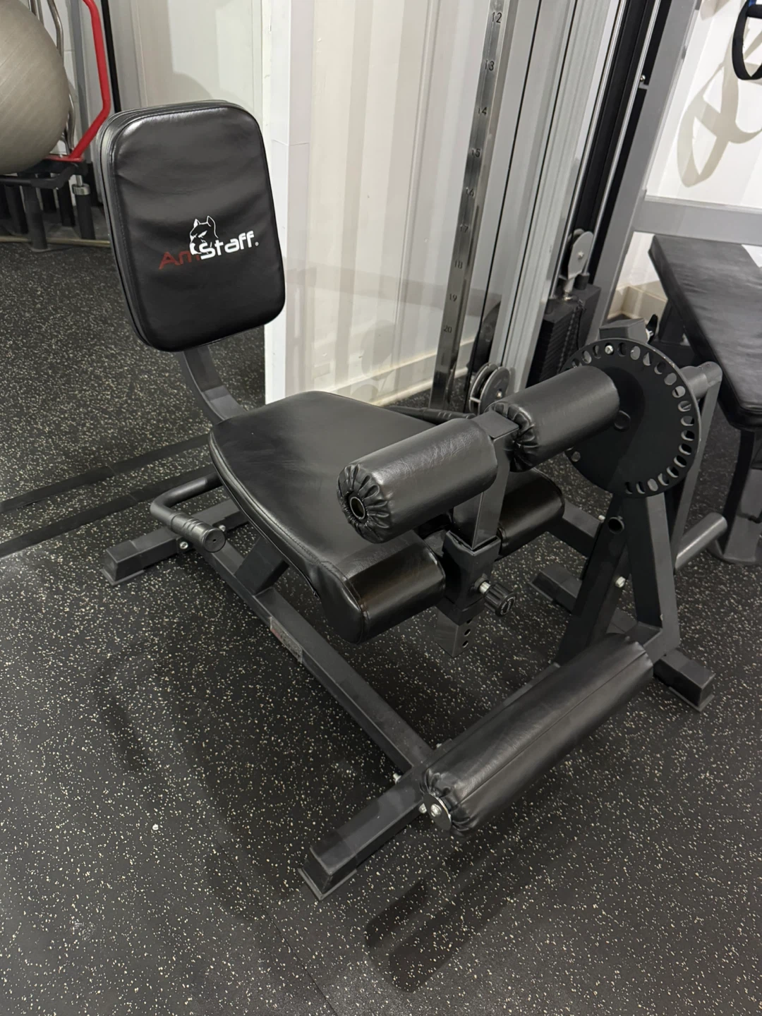 AmStaff Leg Extension/Curl Machine