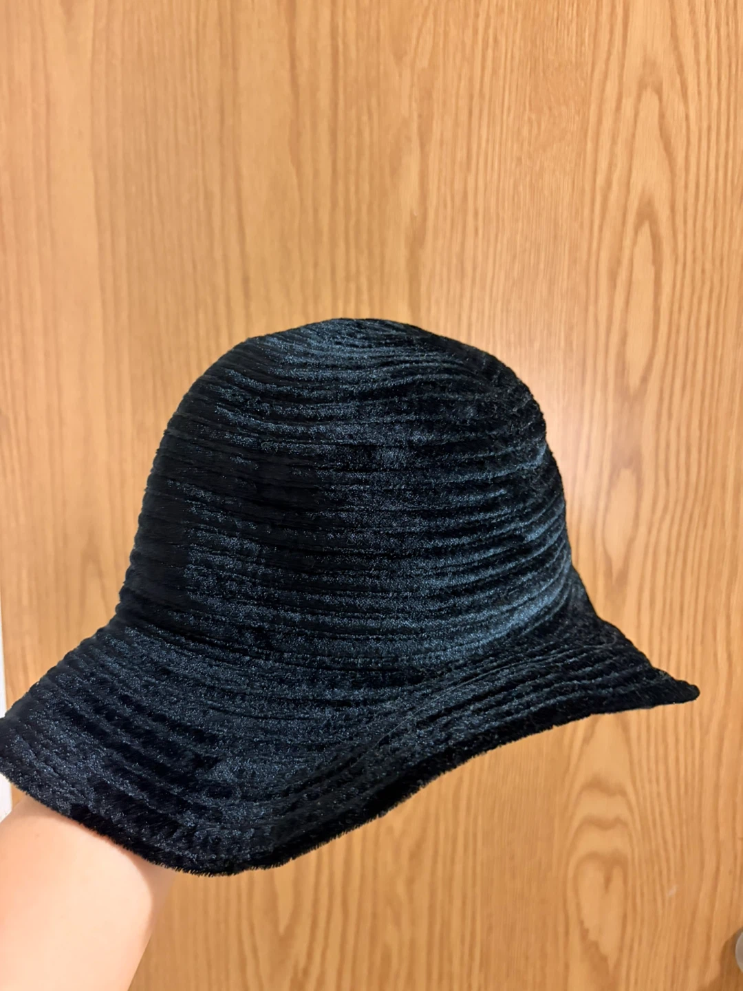 Black ribbed bucket hat