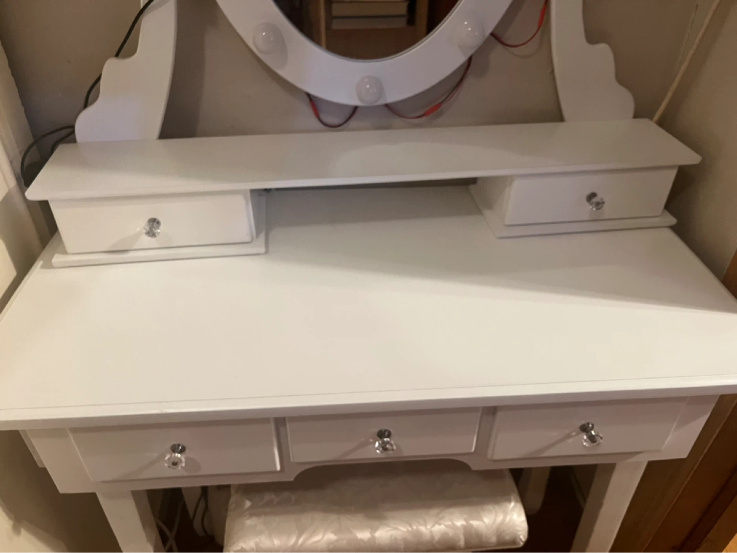 White Vanity Set with Lighted Mirror and Stool - photo 4