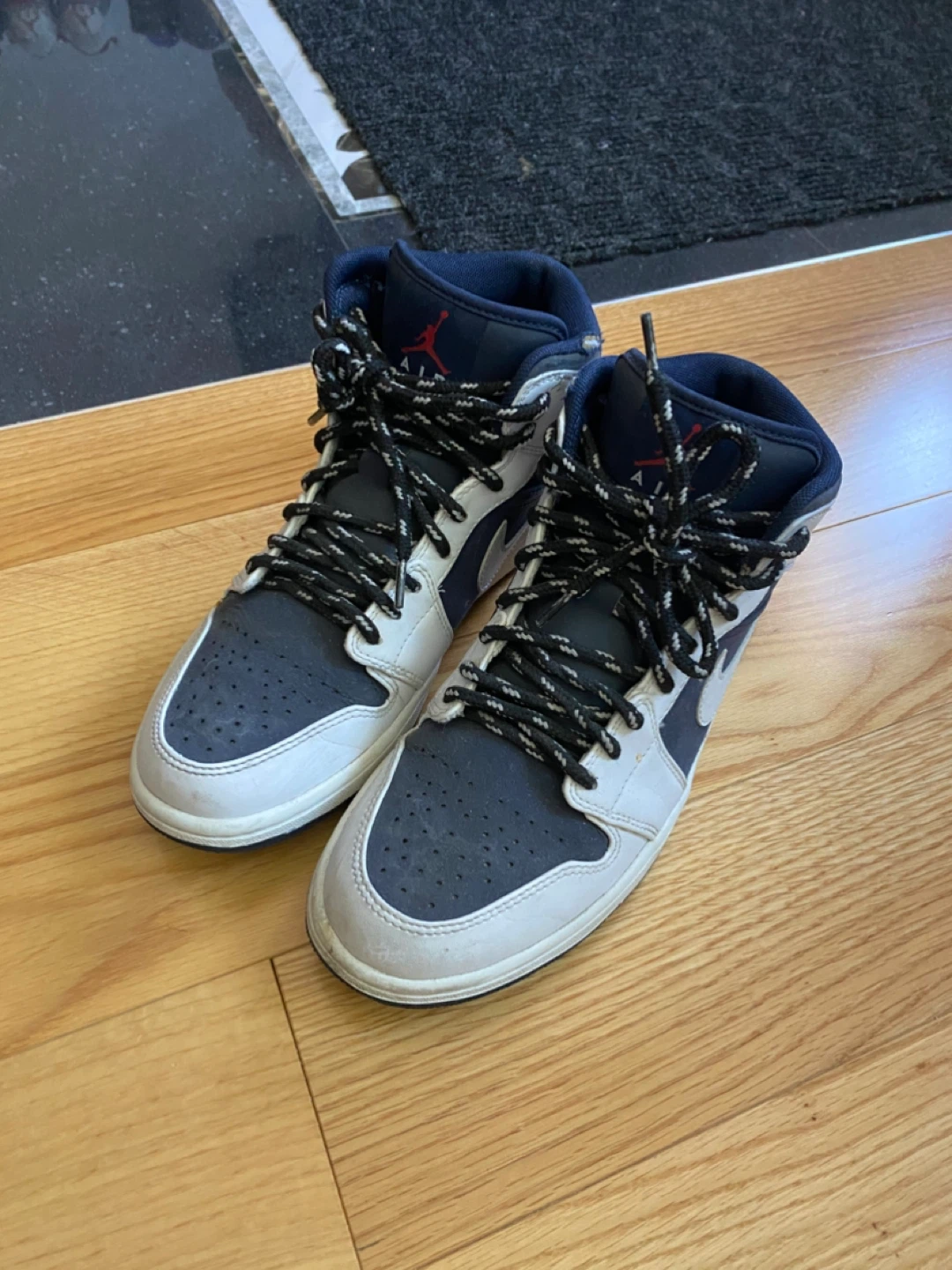 Air Jordan 1 Mid Sneakers - photo 5