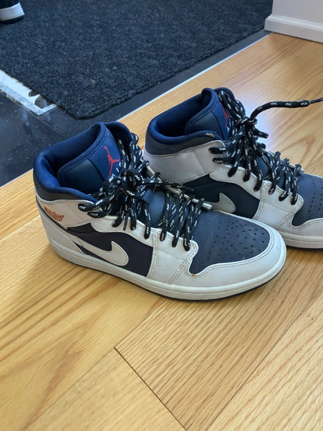 Air Jordan 1 Mid Sneakers - photo 4