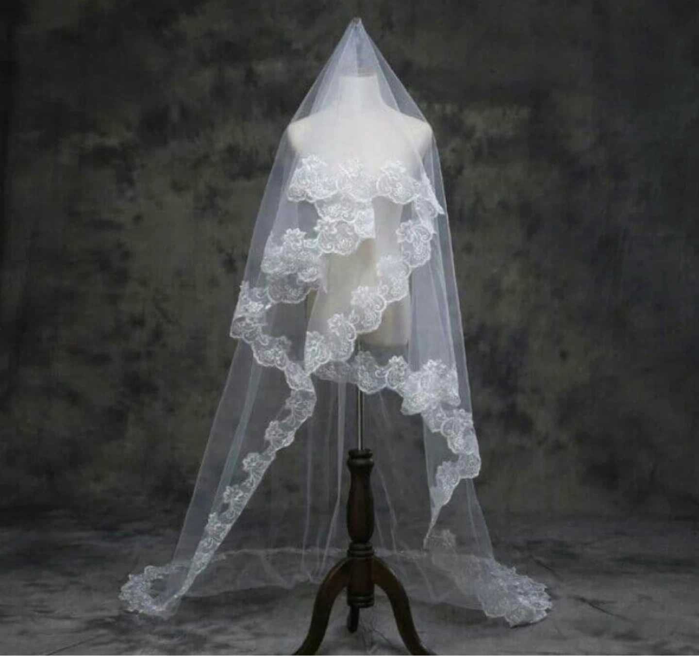 White Lace Trim Bridal Veil