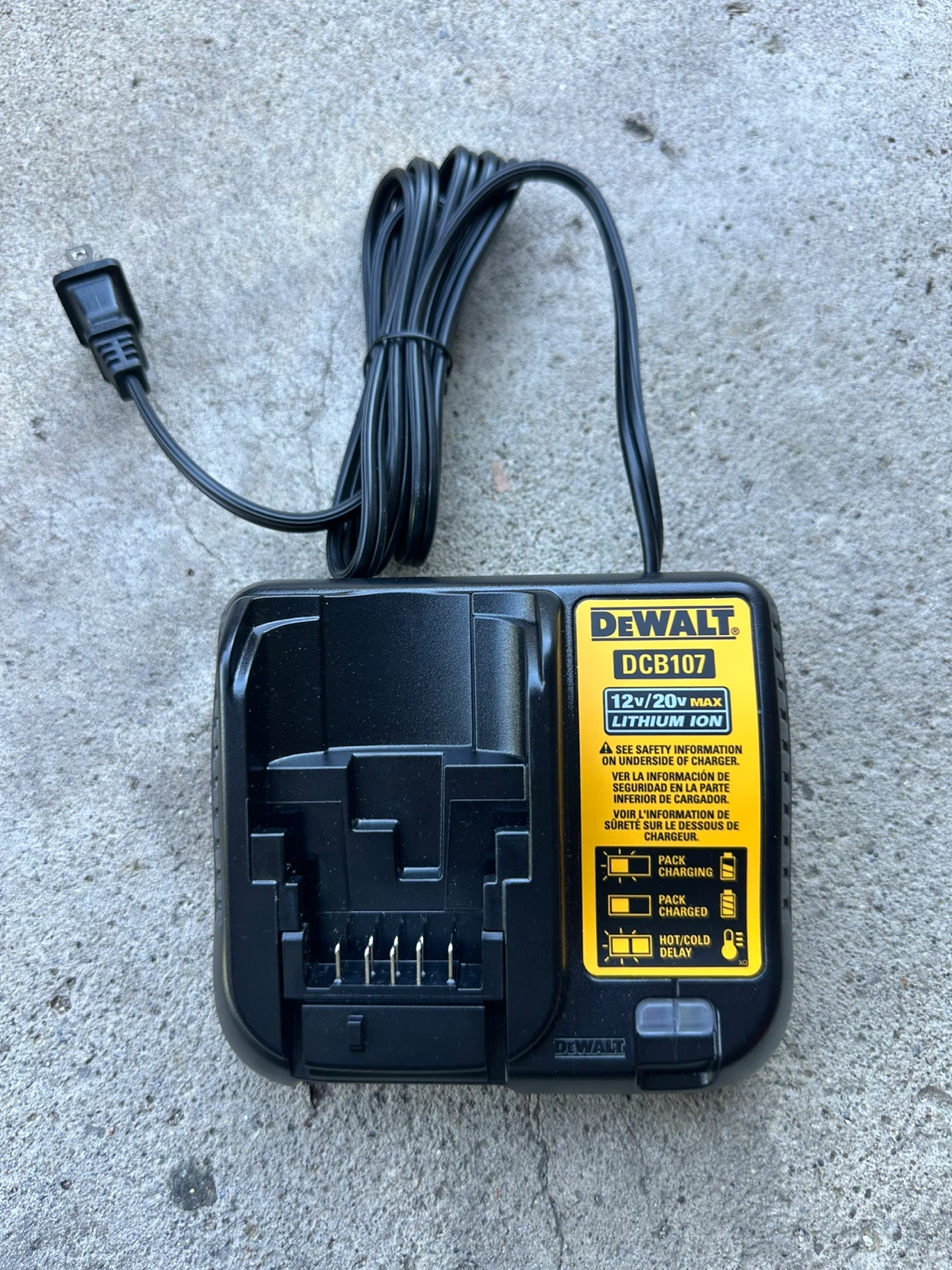 DeWalt DCB107 12V/20V MAX Lithium Ion Battery Charger