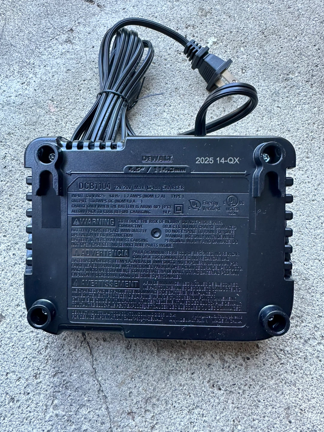 DEWALT DCB1104 12V/20V MAX Lithium Ion Battery Charger - photo 2