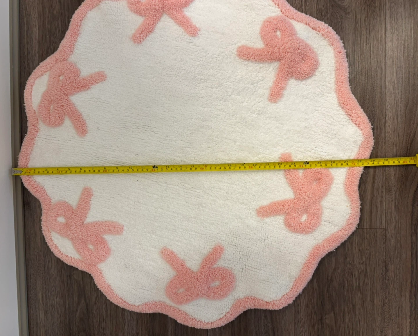White and Pink Scalloped Bath Mat with Bows - photo 2