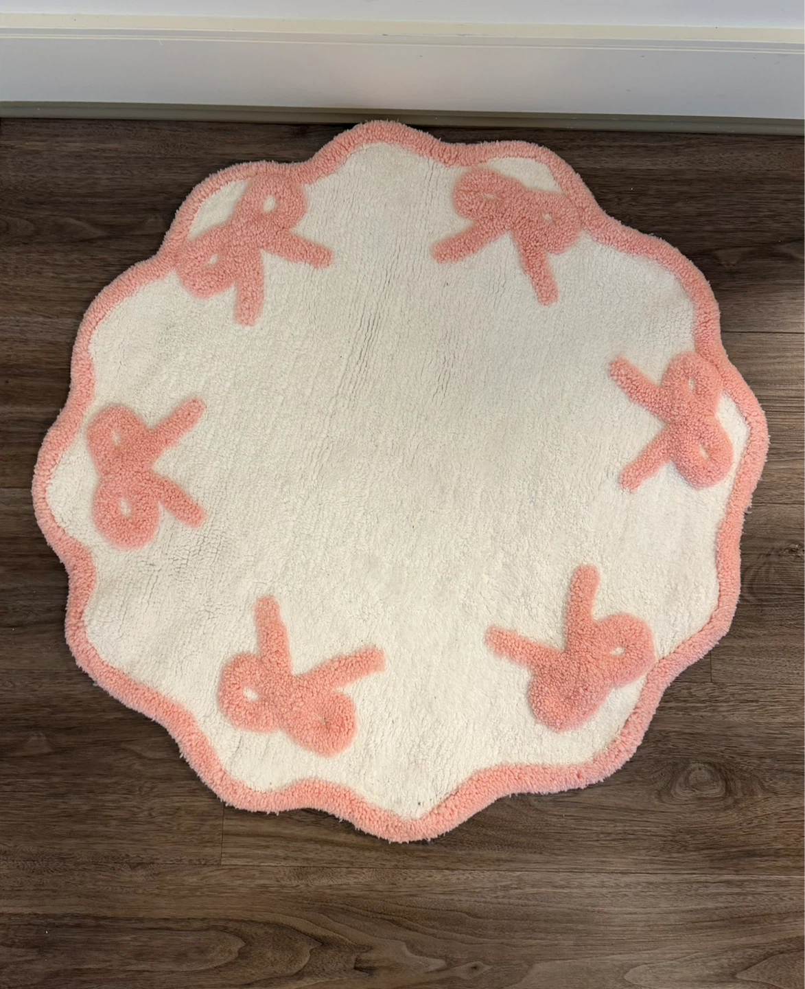 White and Pink Scalloped Bath Mat with Bows