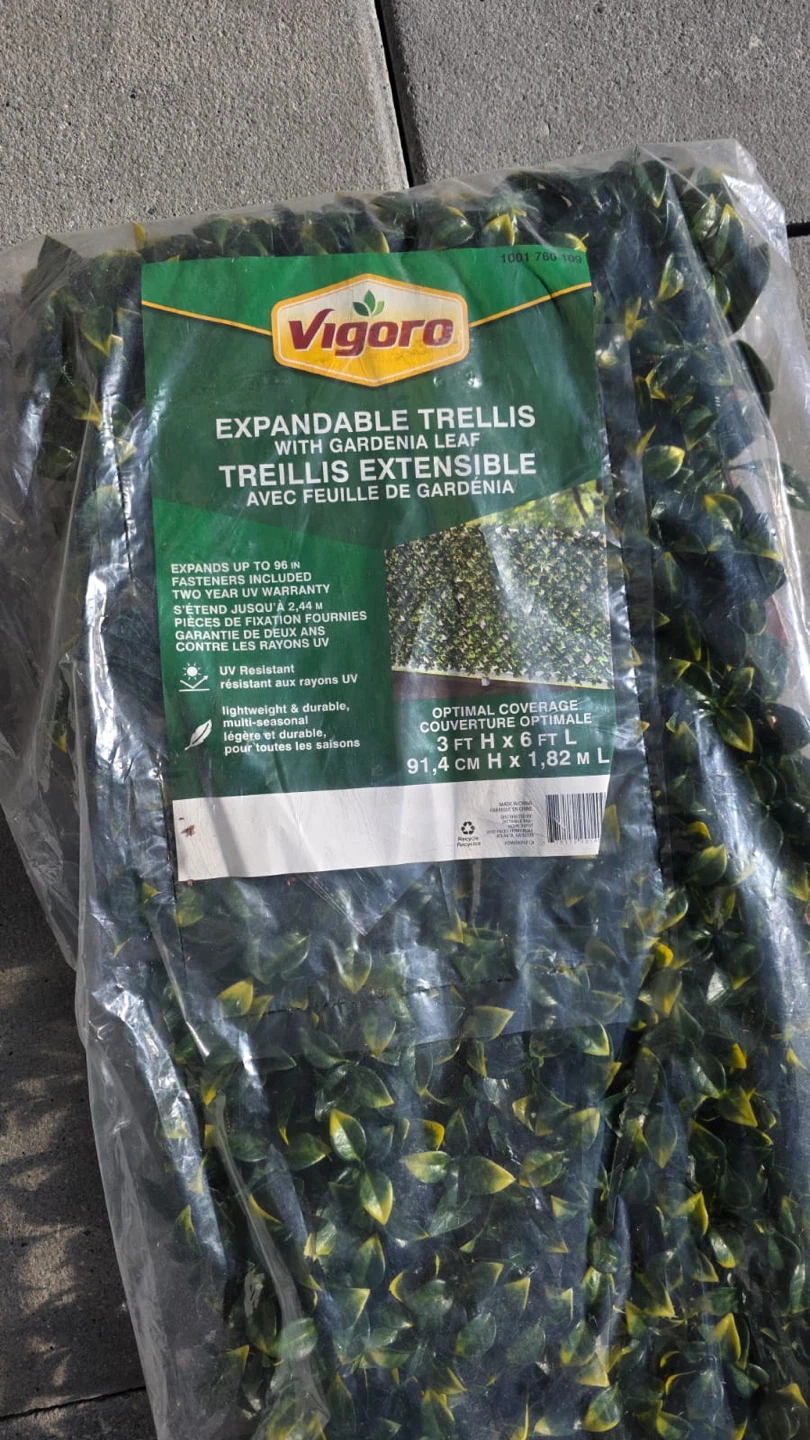 Vigoro Expandable Garden Trellis with Gardenia Leaf