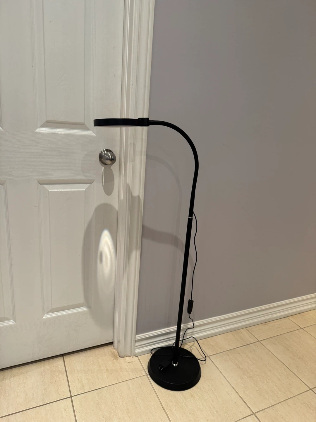 Adjustable Ring Light with Magnifying Glass - photo 2
