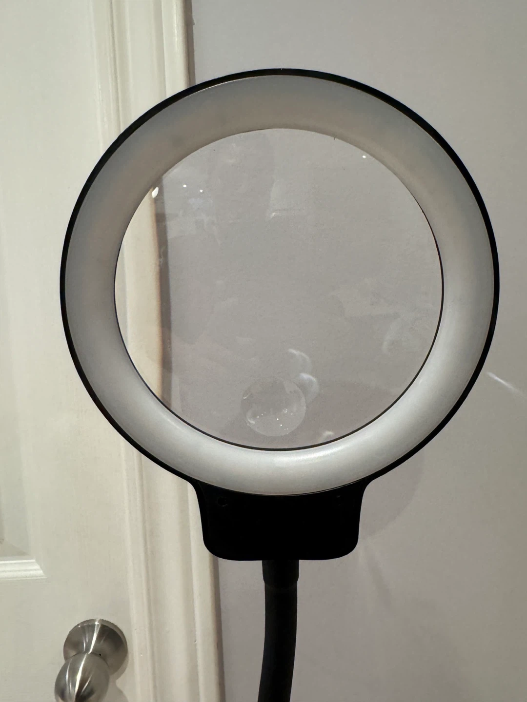 Adjustable Ring Light with Magnifying Glass - photo 3