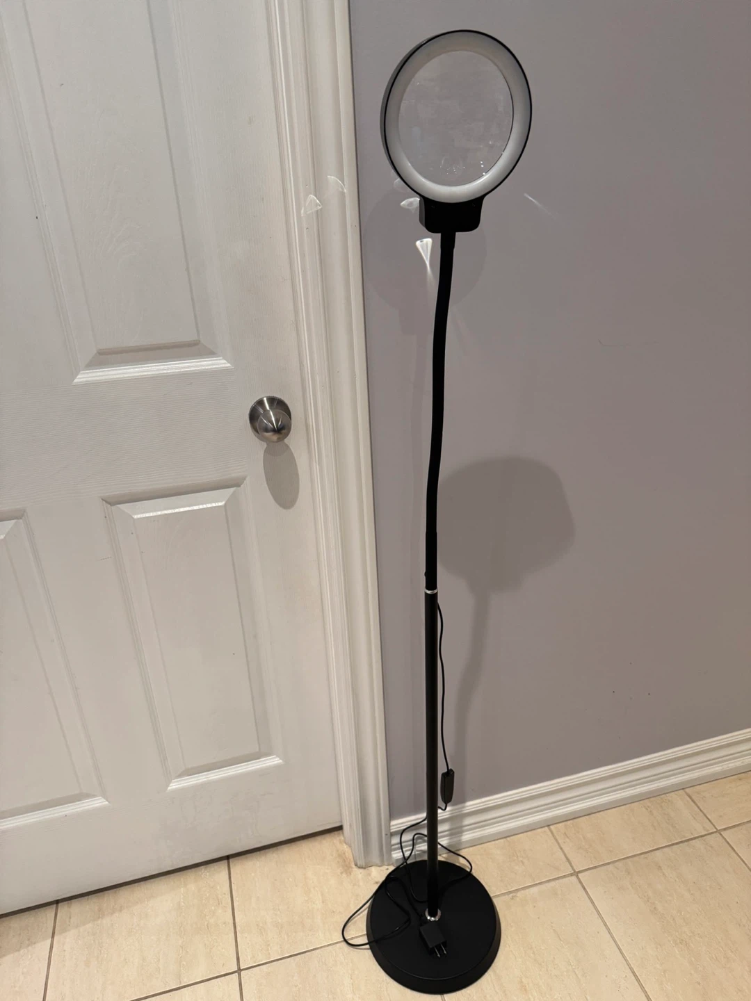 Adjustable Ring Light with Magnifying Glass