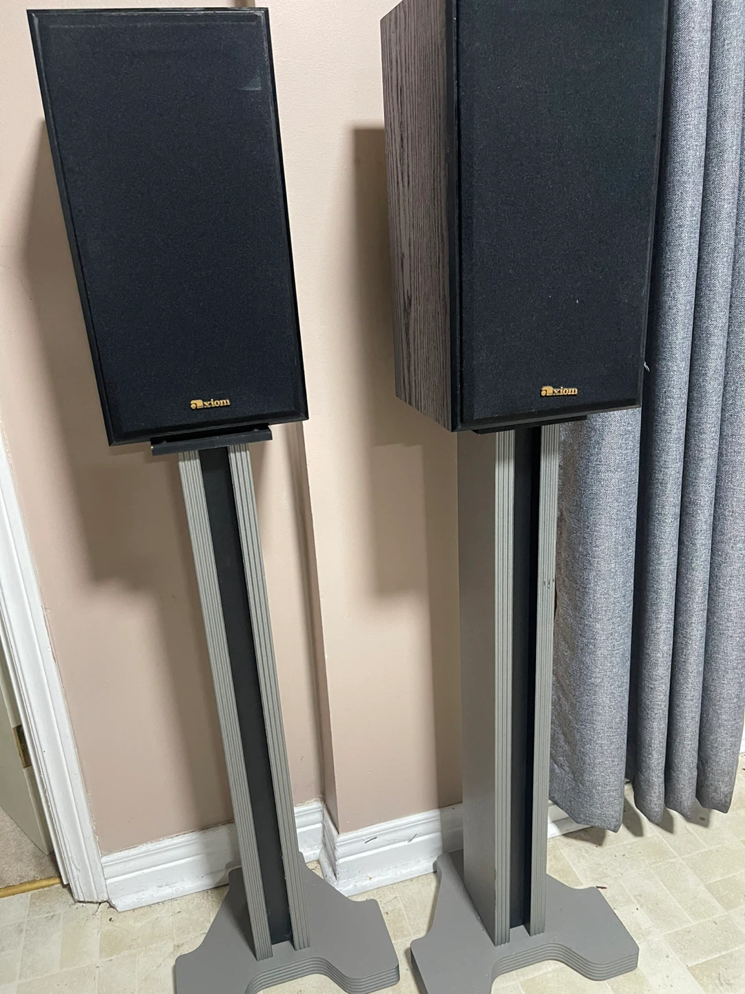 Axiom Speakers with stand