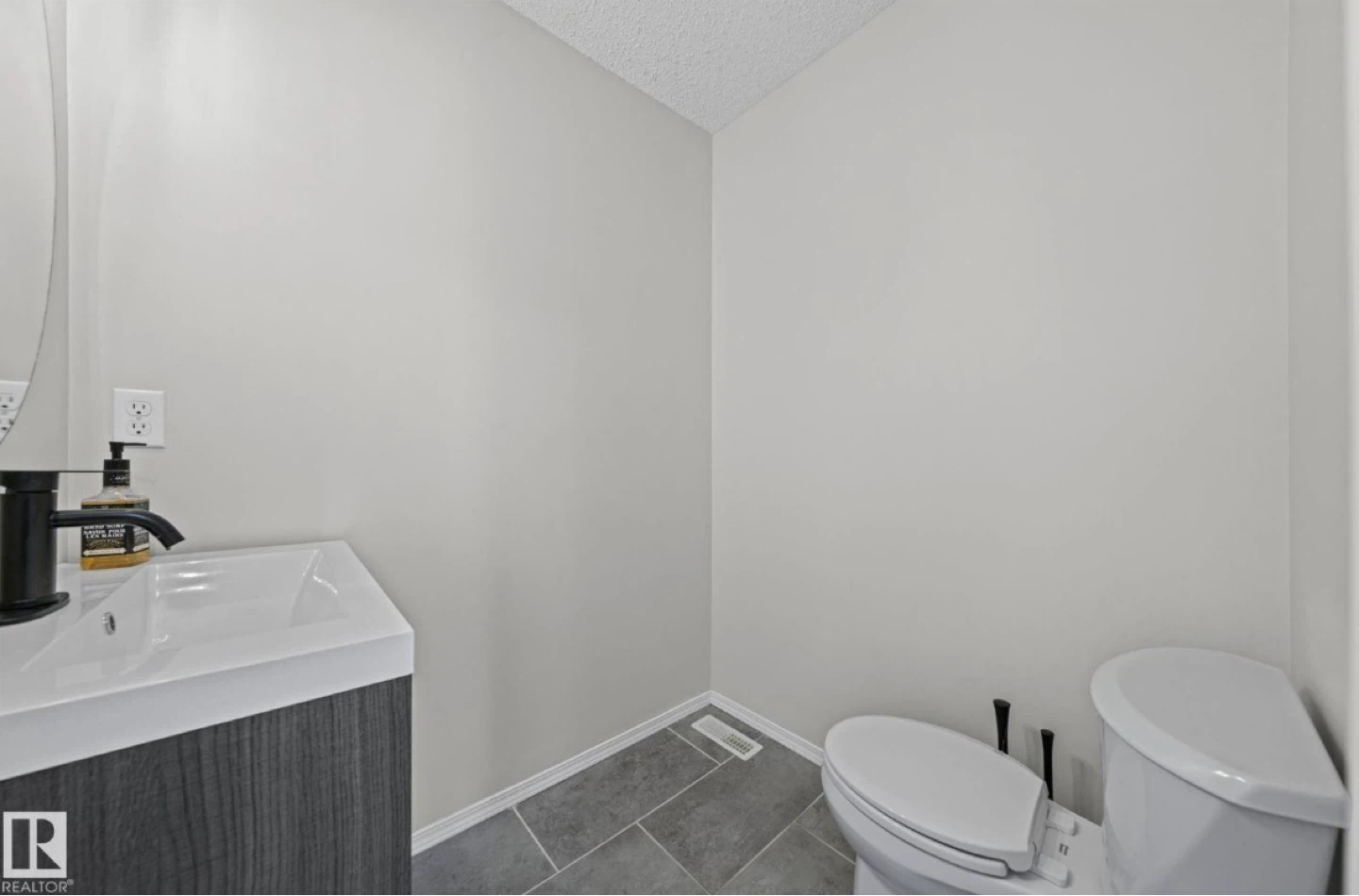 3 Beds 2.5 Baths - House - photo 5