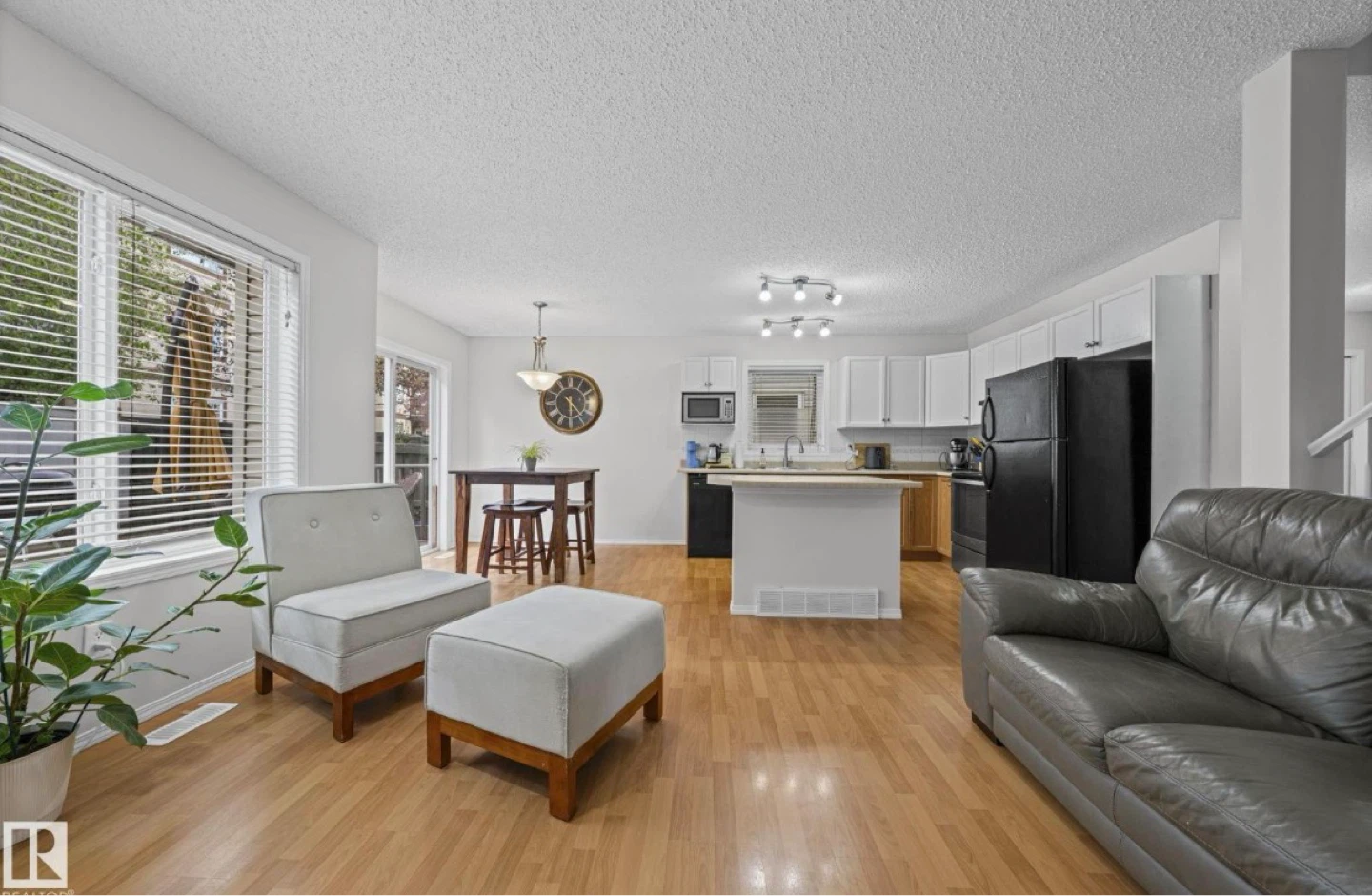 3 Beds 2.5 Baths - House - photo 4