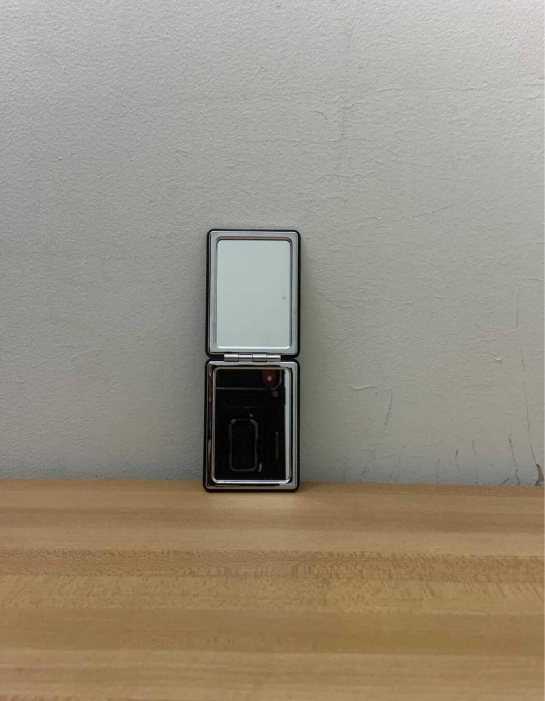 Portable Compact Mirror Black Case Distortion Free Like New - photo 2