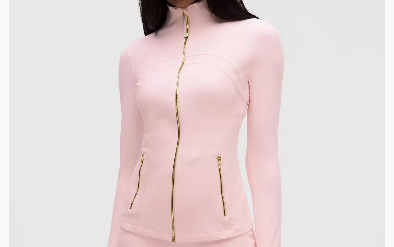 LuluLemon veste rose pâle avec fermeture éclair dorée