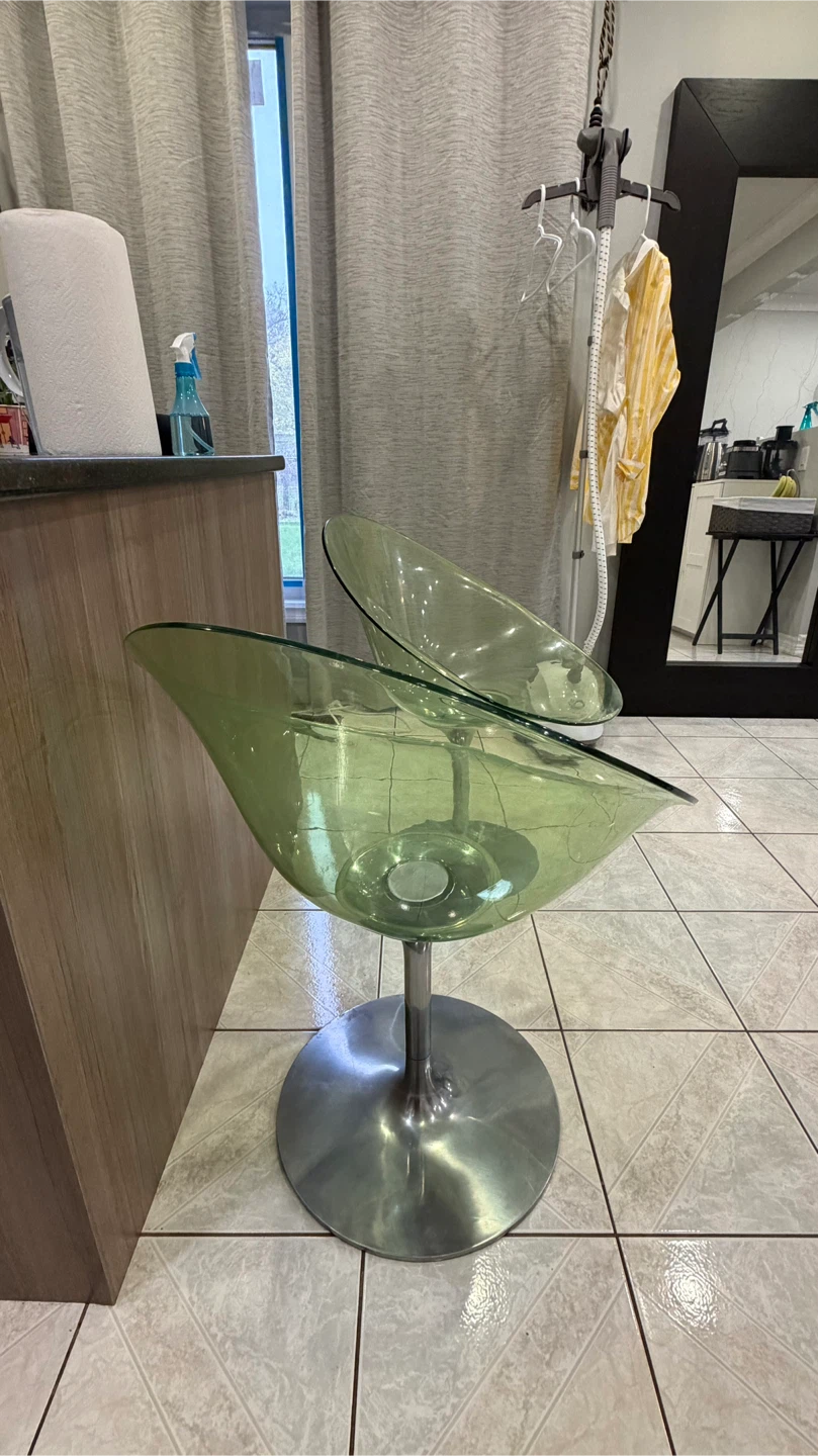 Pair of Green Swivel Accent Chairs - photo 2