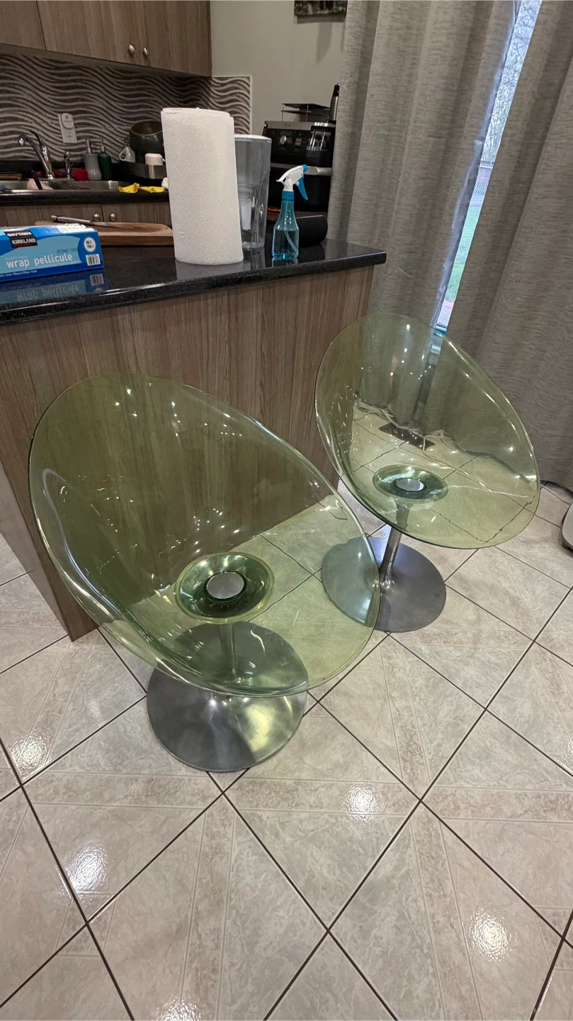Pair of Green Swivel Accent Chairs - photo 3