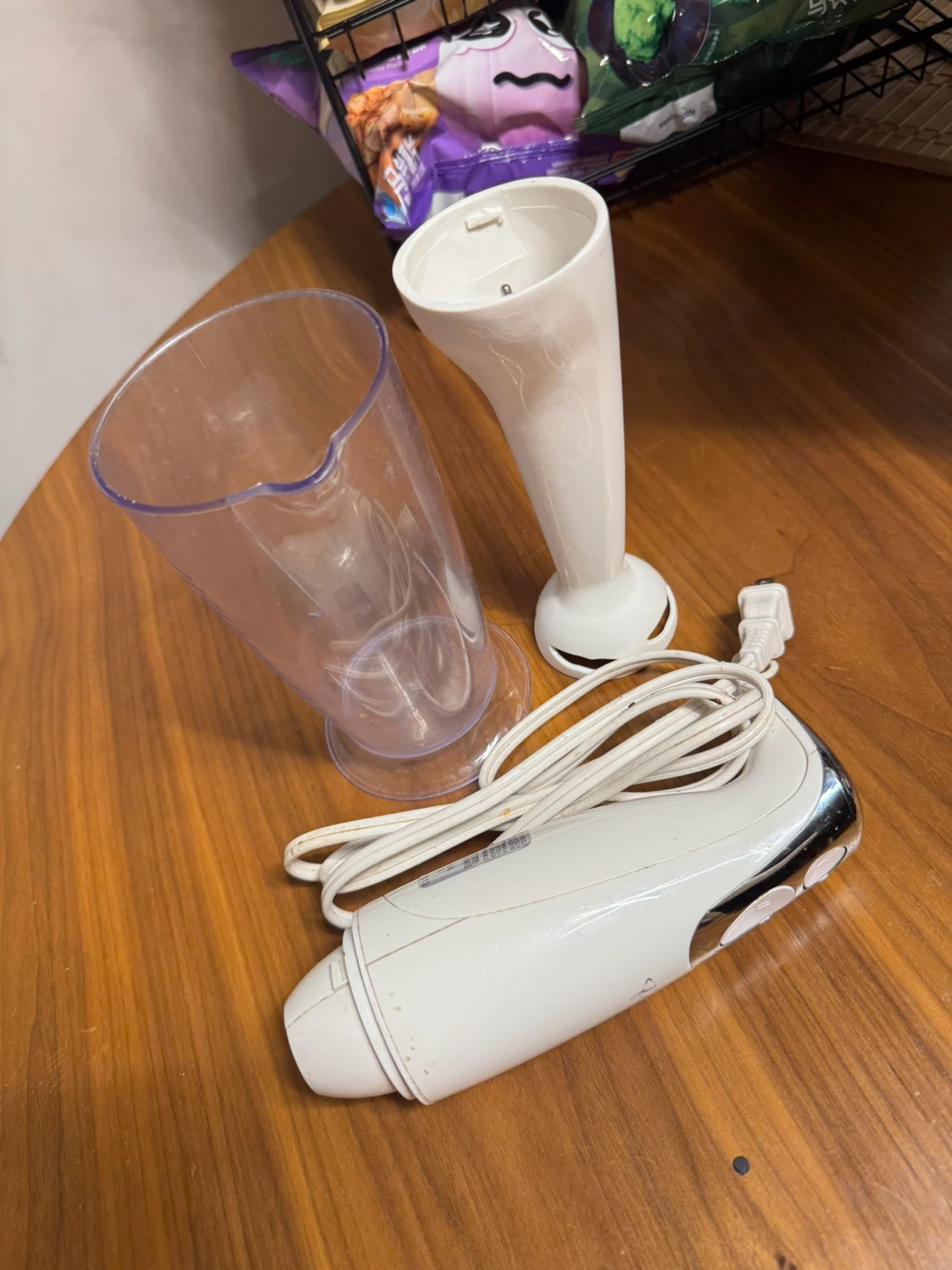White Hand/Immersion Blender with Measuring Cup
