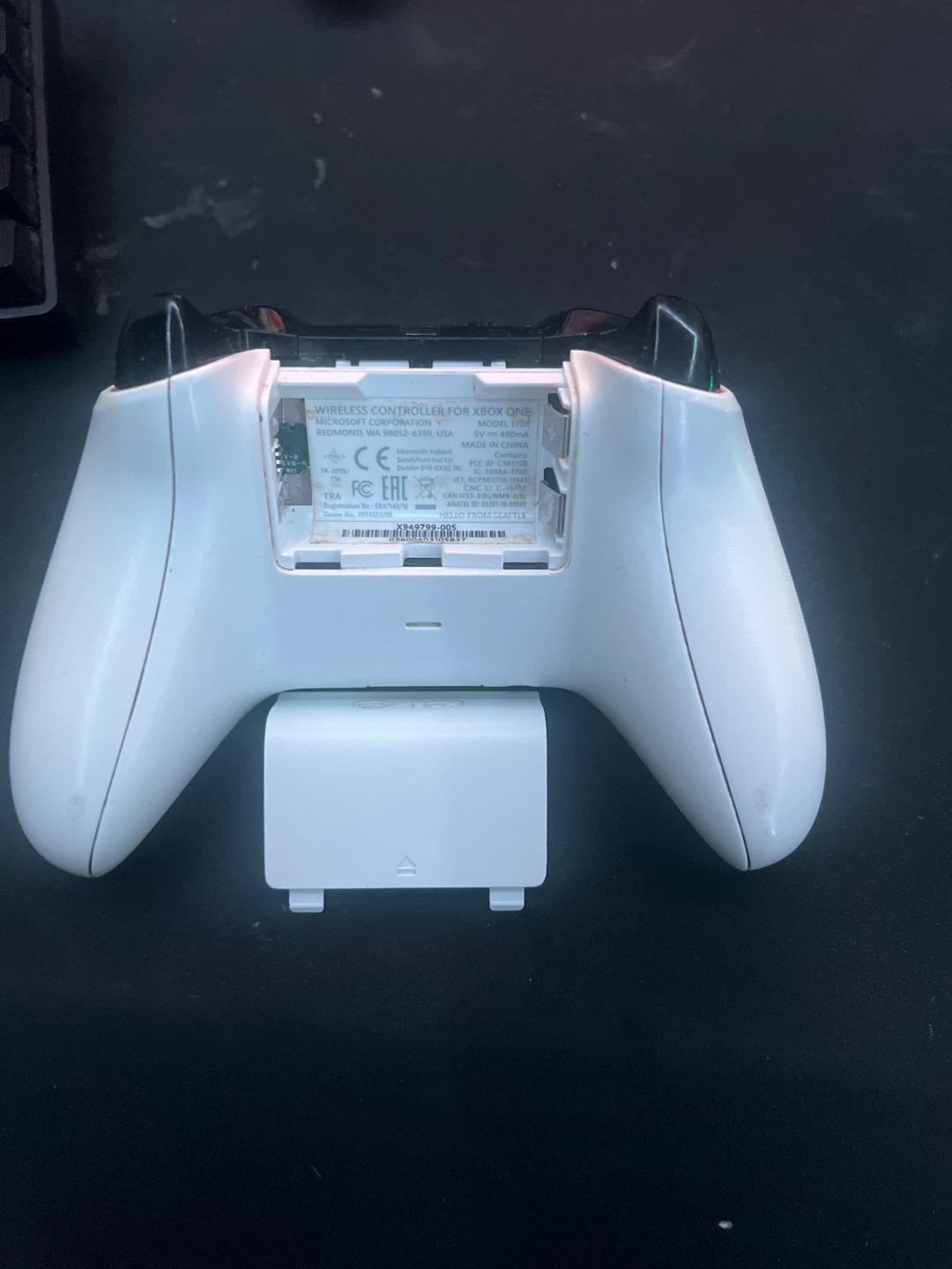 White Xbox One Wireless Controller (for parts) - photo 2