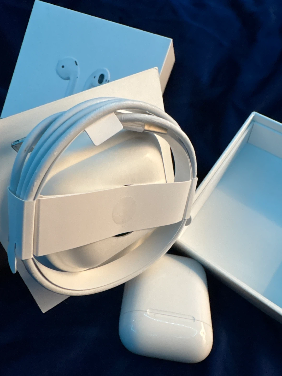 Apple AirPods with Charging Case - photo 4
