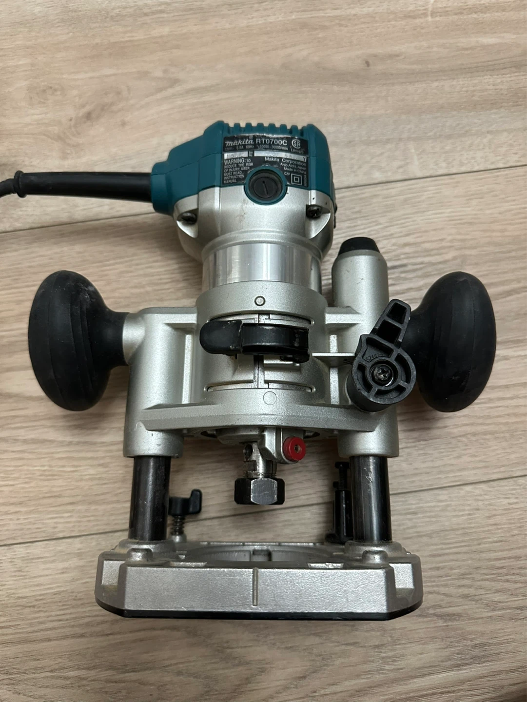 Makita RT0700C Compact Router - photo 3
