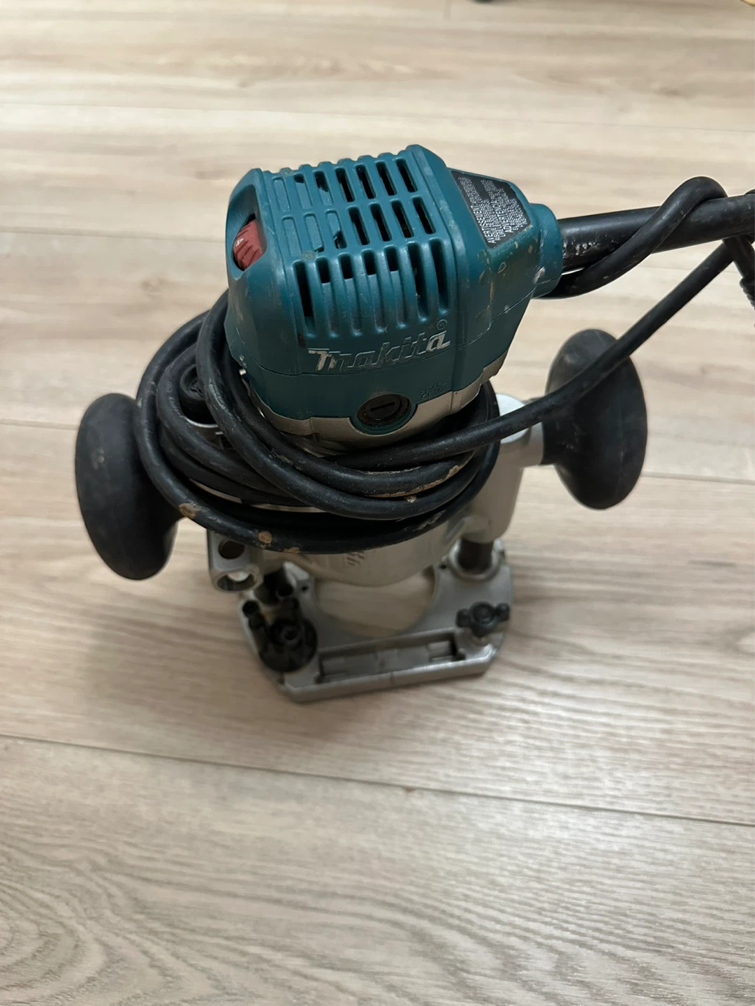 Makita RT0700C Compact Router