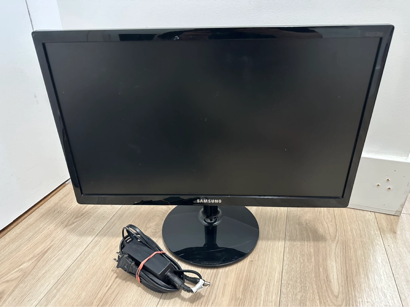 Samsung S22C350H Computer Monitor - photo 2