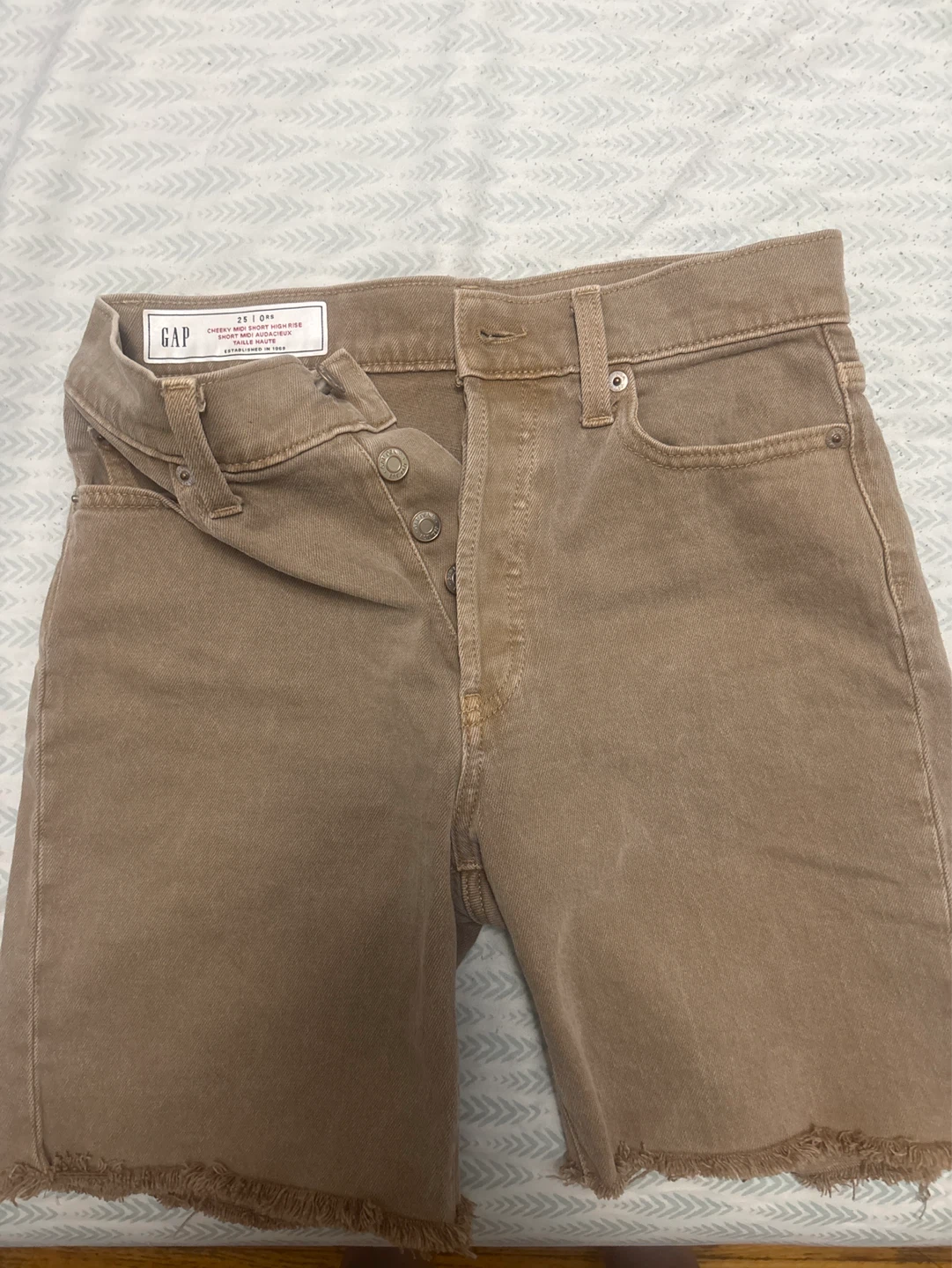 GAP Women's Midi Shorts
