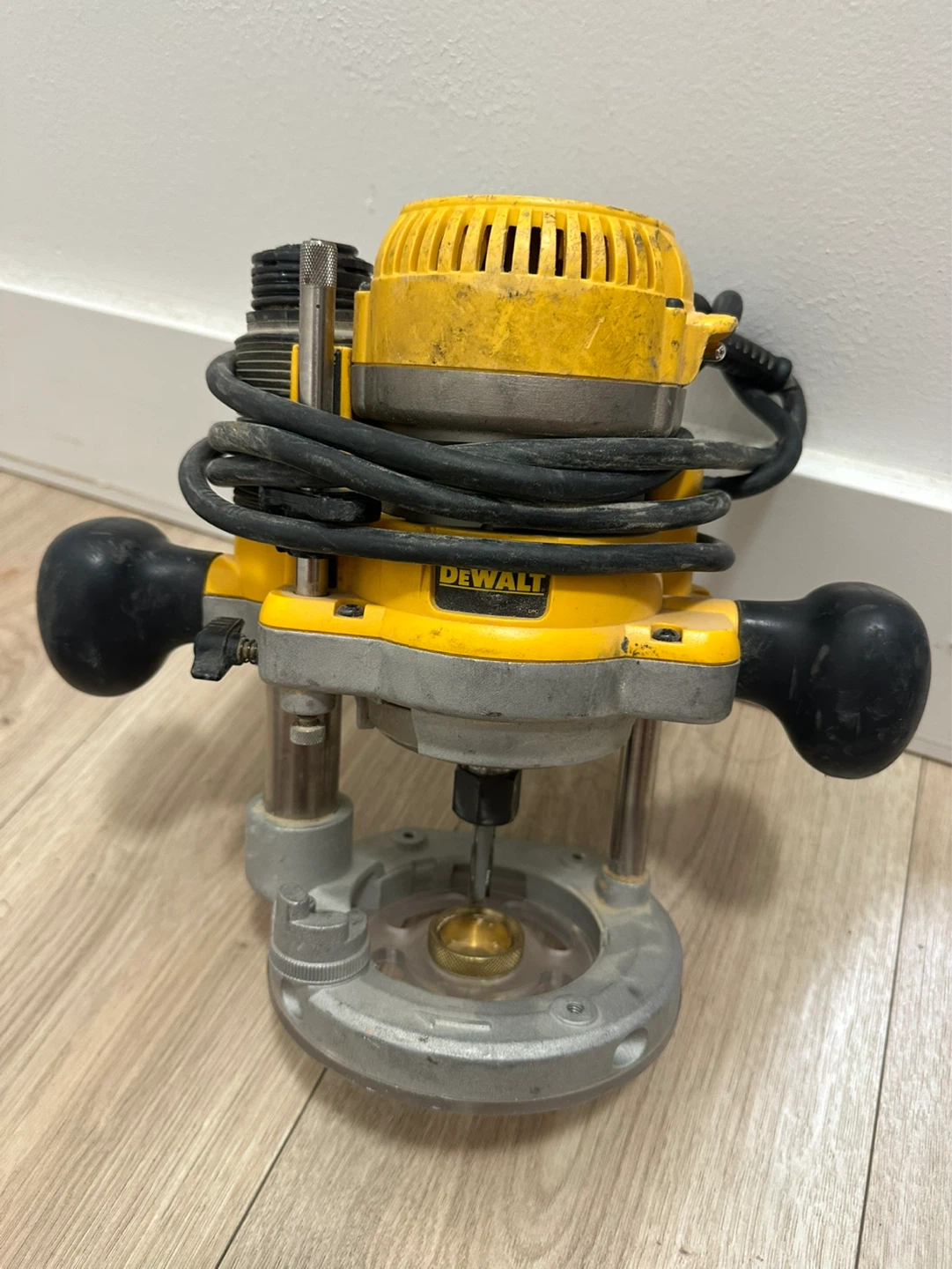 DEWALT DW616 Router