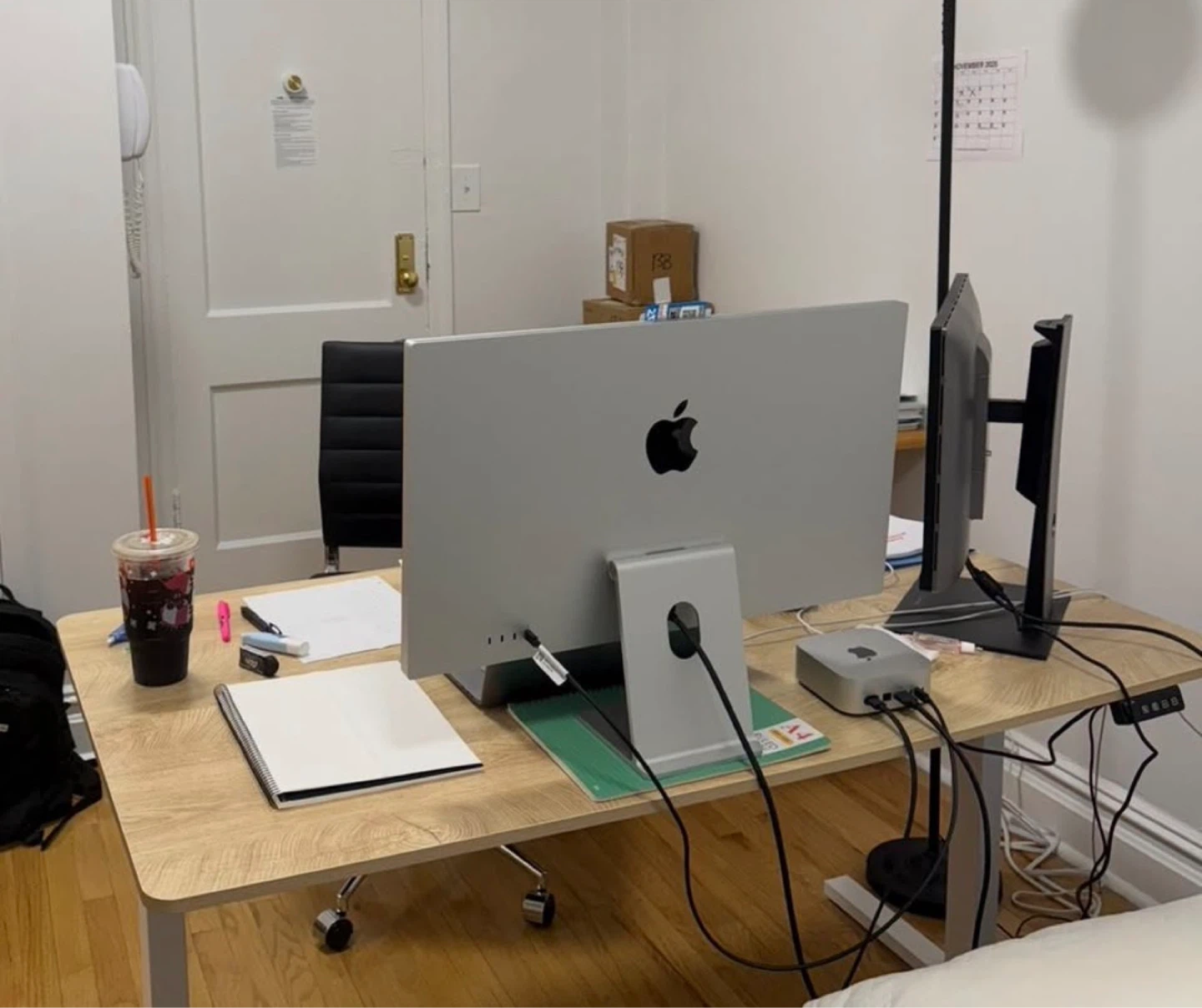 Apple Studio Display 27” 5K Retina Display – Like New