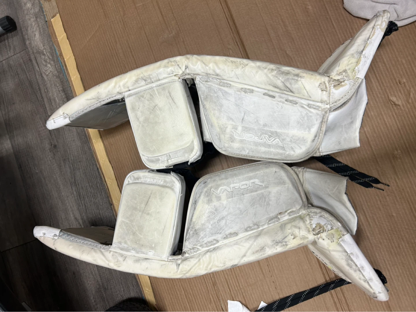 Bauer Hyperlite2 Goalie Leg Pads - photo 2