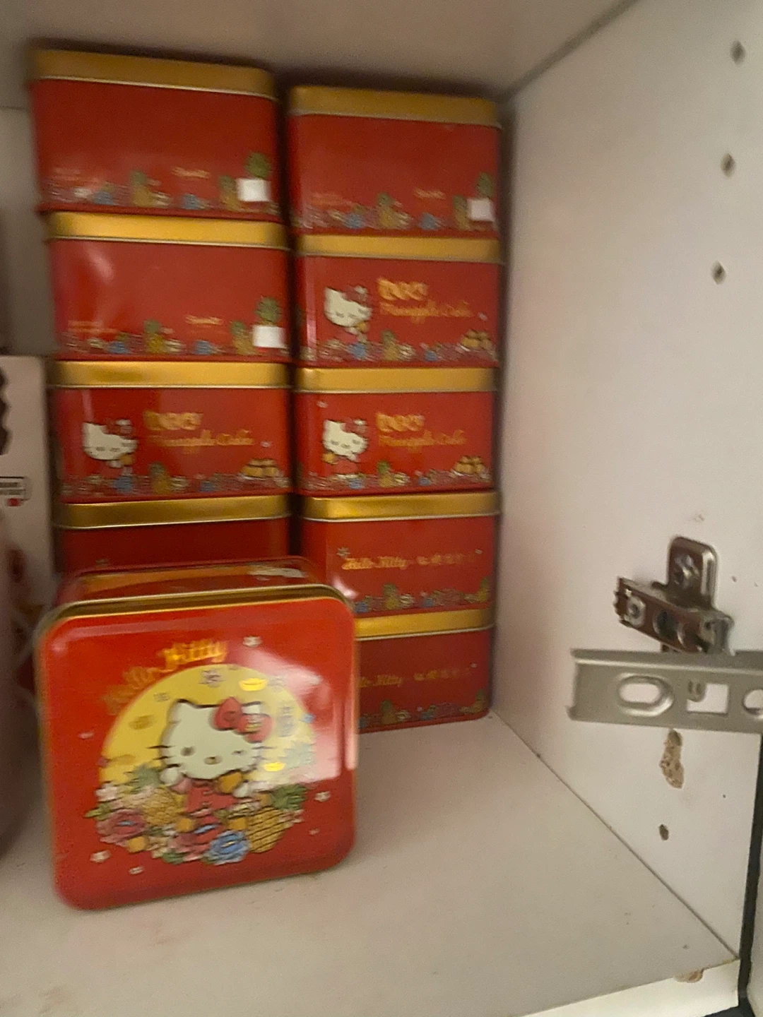 11 x Hello Kitty Red Tin Box - photo 2