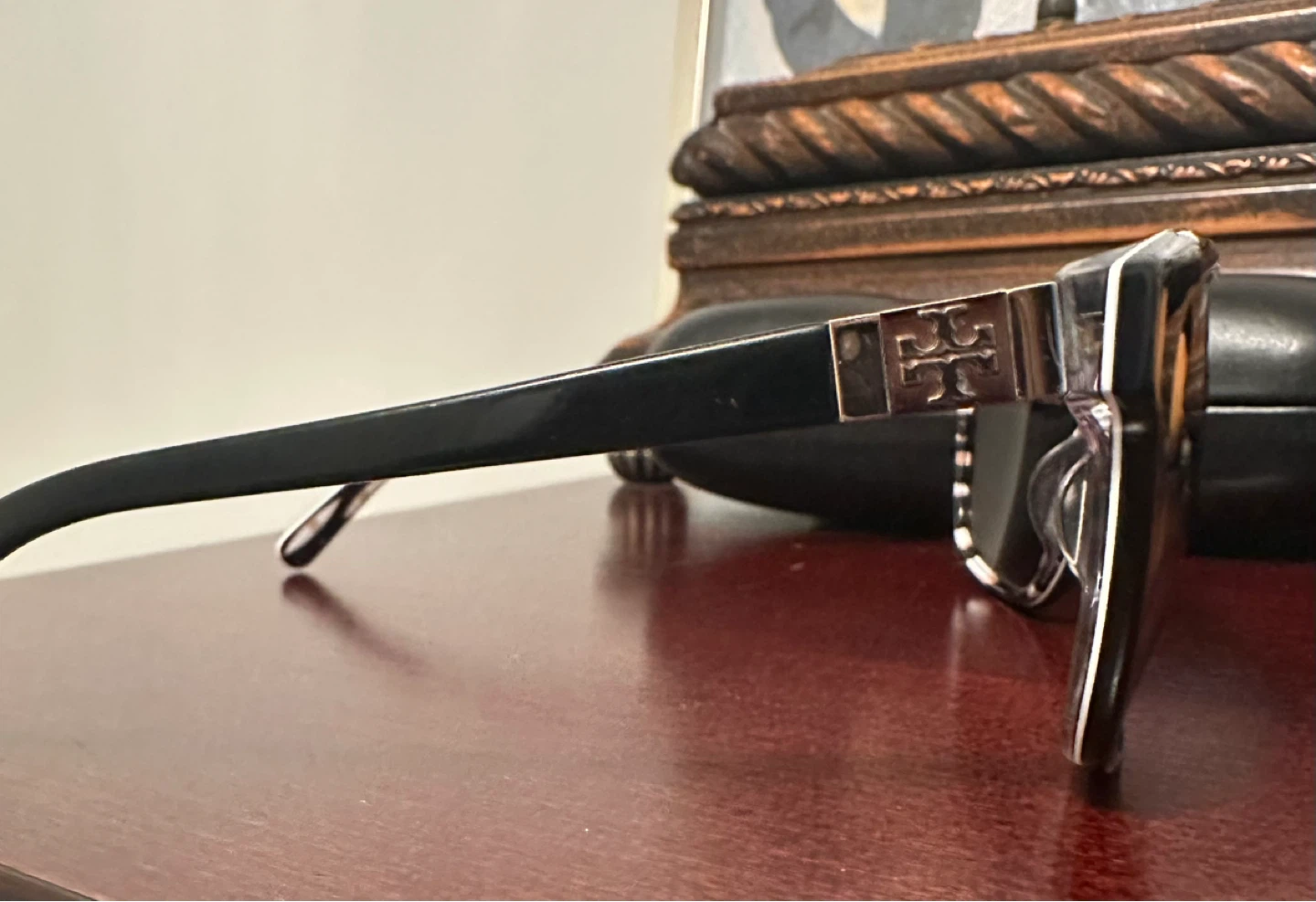 $50-Tory Burch Sunglasses like new - photo 2