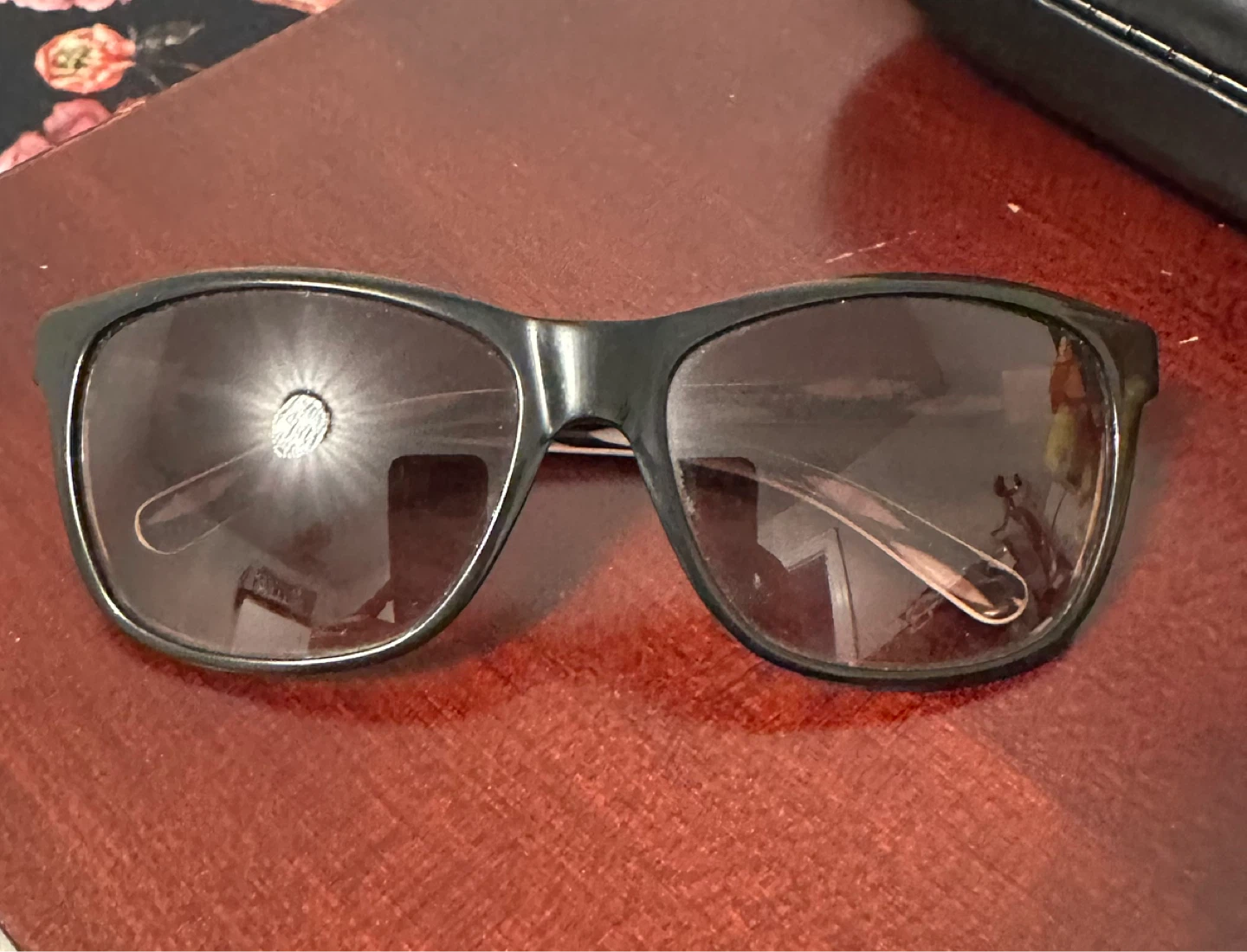 $50-Tory Burch Sunglasses like new - photo 5
