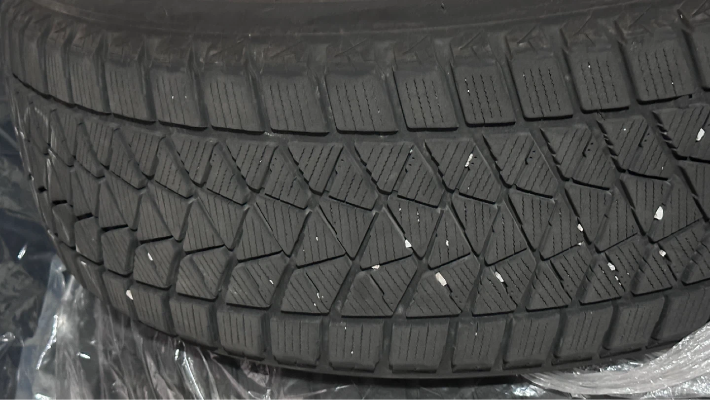 Bridgestone Blizzak Winter Tires 225/55R19 99T - photo 2