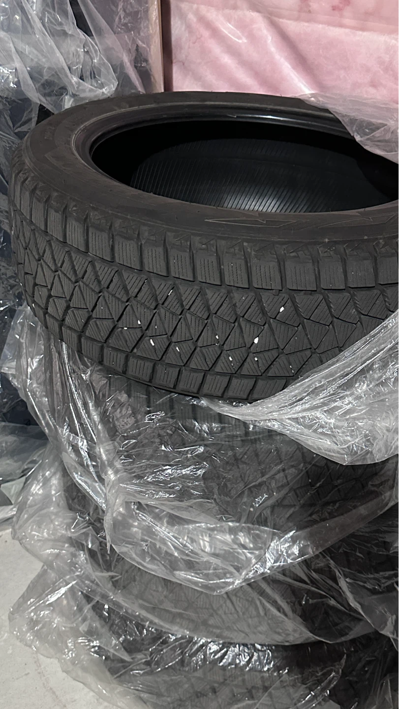Bridgestone Blizzak Winter Tires 225/55R19 99T - photo 3