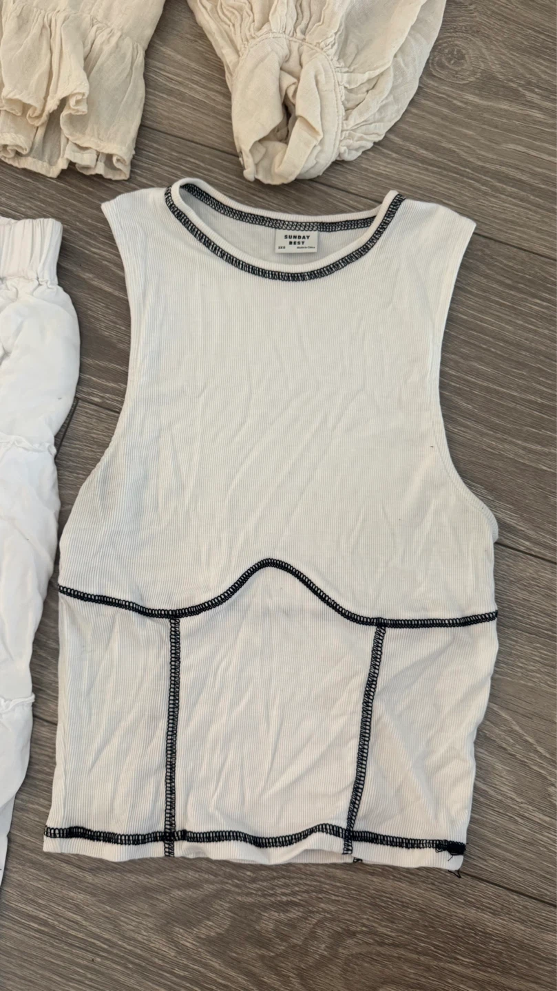 Woman’s Summer Clothing Lot - XS/S - photo 4