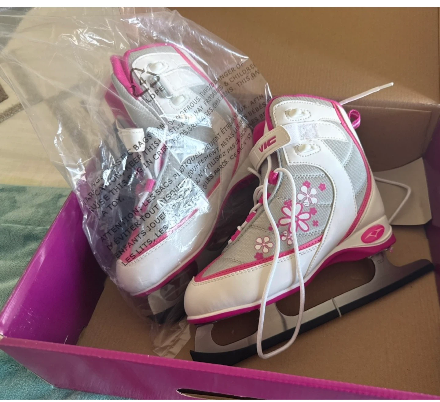 VIC Frost Girls' Figure Skates