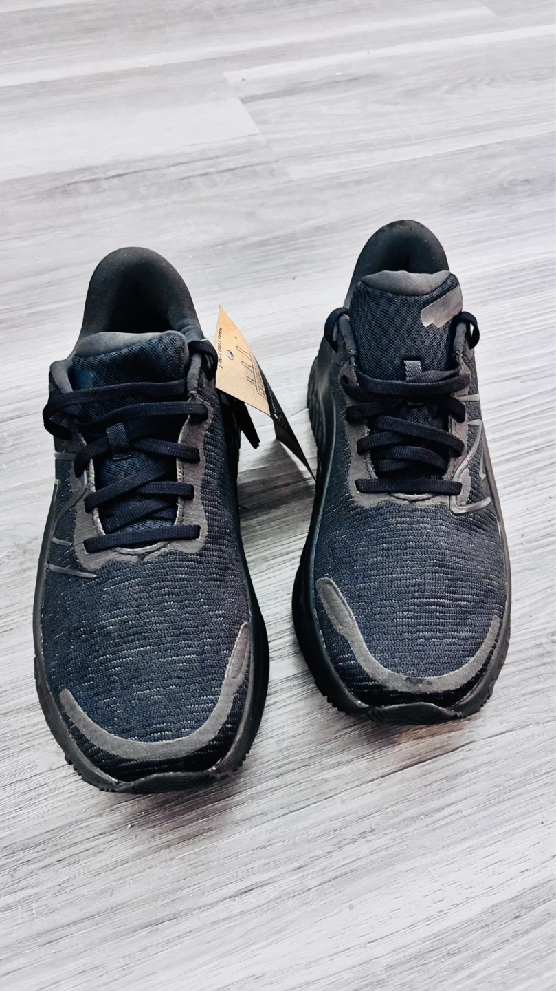 NEW - New Balance Kaiha Running Shoes