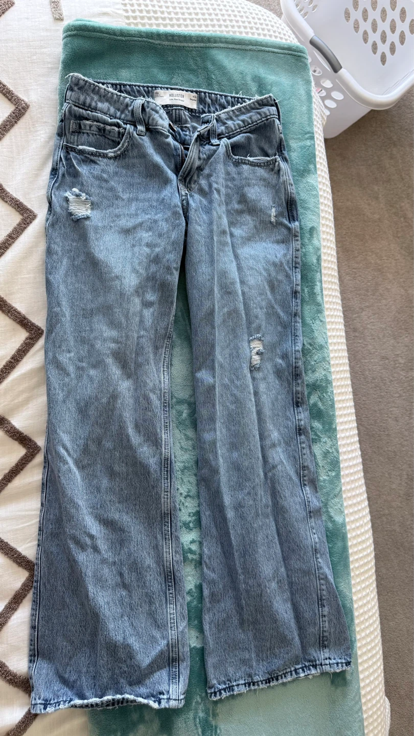 Hollister Low-Rise Baggy Jeans