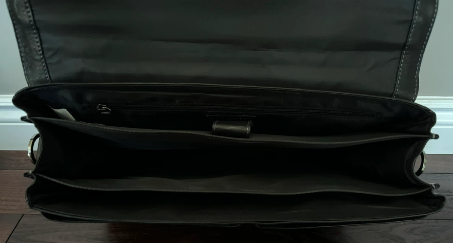 Brand New Danier Leather Bag - photo 3