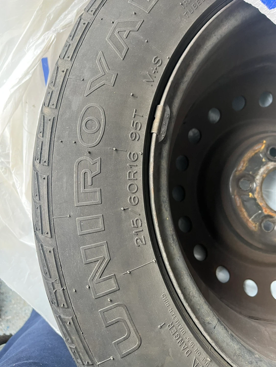 Uniroyal Tire 215/60R16