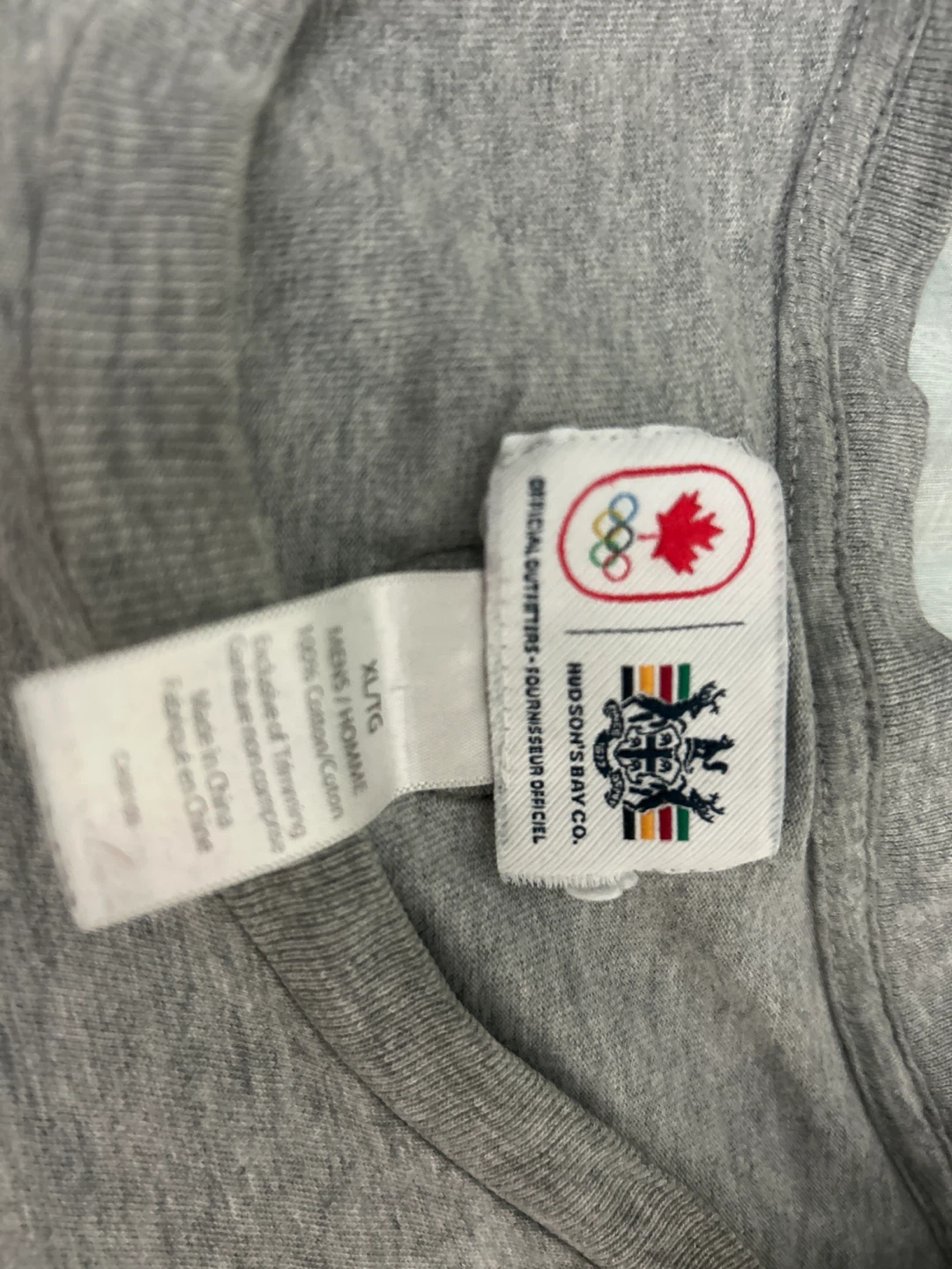 Hudson's Bay Canada T-Shirt and Cap - photo 2
